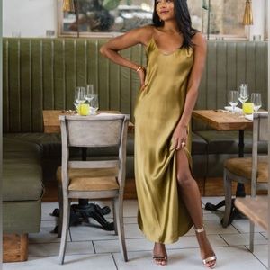 Brand new with tag 100% silk Banana Republic Dreamer Silk Maxi Dress- XS Olive